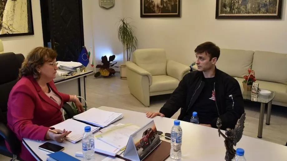 Димитър Бербатов посети Ловеч, срещна се с кмета и футболни деятели 