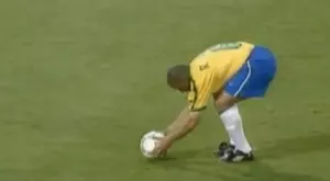 Преди 24 години: Роберто Карлош промени представите за футбола и физиката (ВИДЕО)