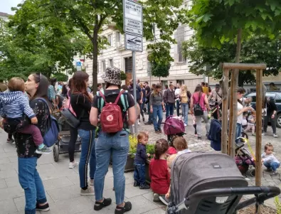 Родители и деца освиркват столичната управа, заради хаоса с детските градини