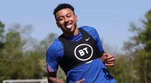 {{ otherArticle[0].article.title }}