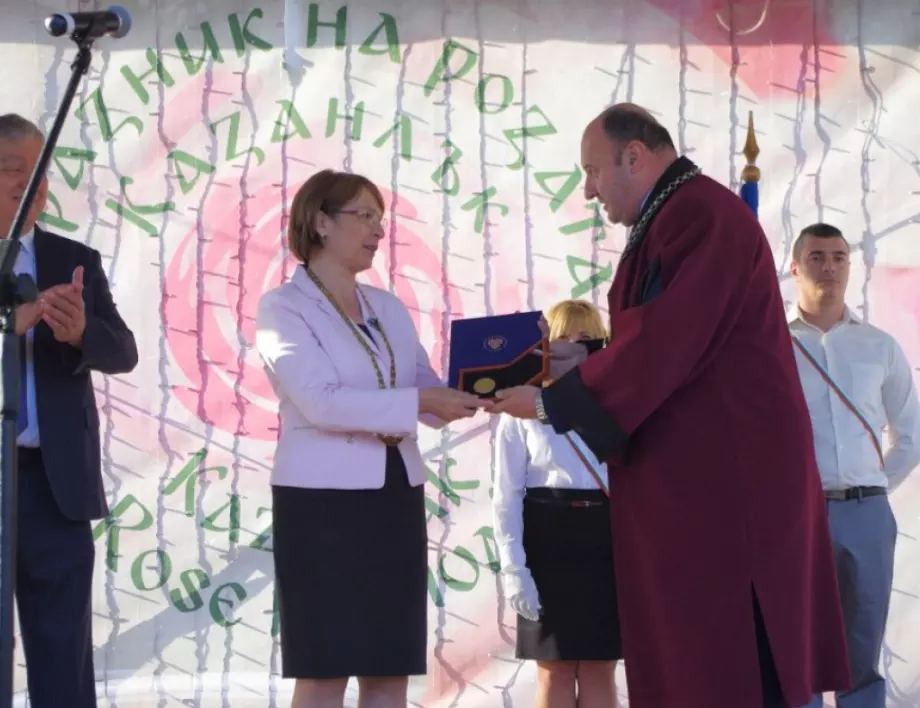 Кметът на Казанлък бе удостоен със златен медал от Техническия университет-София