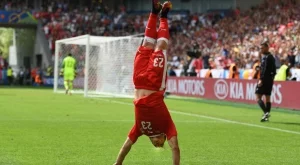 {{ otherArticle[0].article.title }}