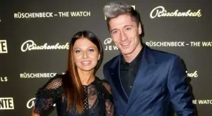 {{ otherArticle[0].article.title }}