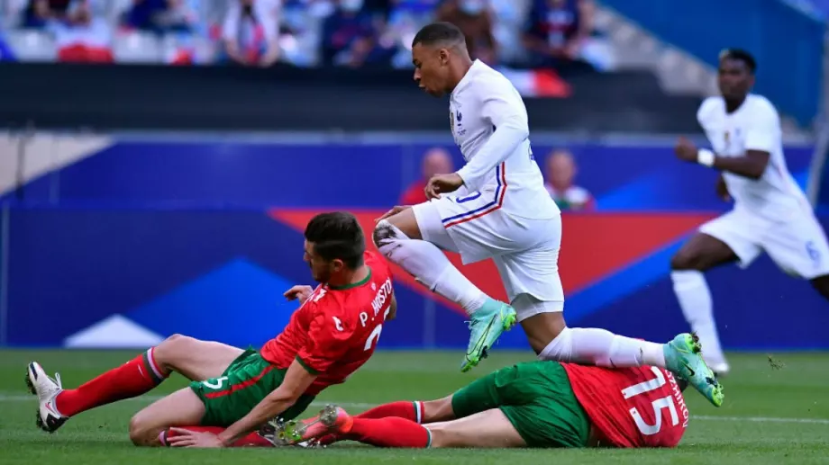 България опита, но Франция взе по "класически" своето и се насочва към Европейското първенство