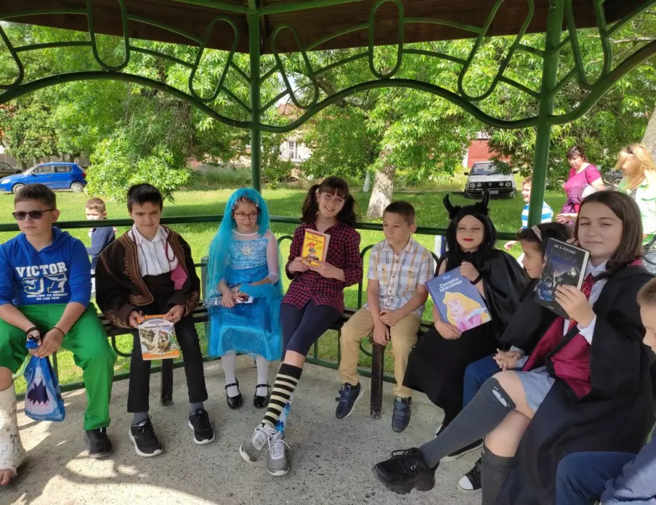 Ученици организираха "Ревю на книгата" в село гара Елин Пелин