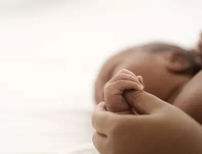 Бебе се роди седалищно в коридора на болницата в Сливен