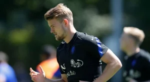 {{ otherArticle[0].article.title }}