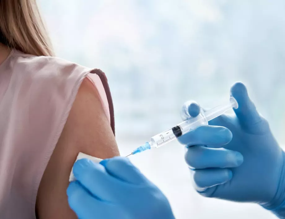 Пристигнаха над 200 000 дози COVID ваксини