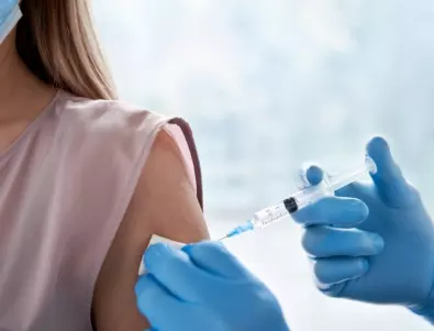 Гърция няма да бърза с ваксинирането на тийнейджъри 
