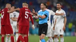 Груба грешка на старта на Евро 2020: Съдиите показаха, че не знаят правилата (ВИДЕО)