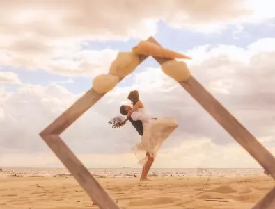 Нудистки плаж в Сардиния организира голи сватби