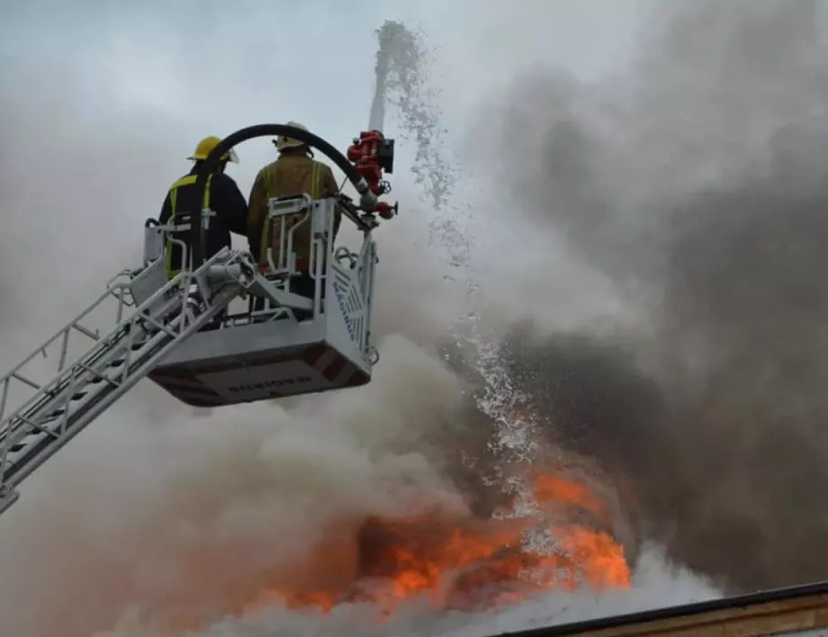 Кметът на Димитровград: Пожарът в "Неохим" е локализиран, благодаря на огнеборците
