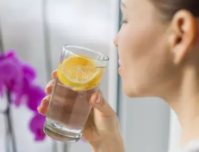 Наистина ли пиенето на вода с лимон е полезно? Отговорът ще ви изненада