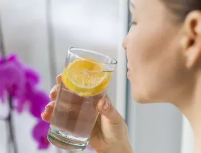 НЕ само сутрин: Пийте водата с лимон така за отслабване