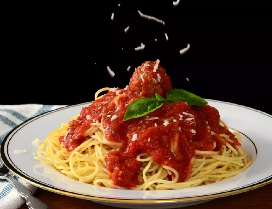 Спагети с уникален сос, ще си оближете пръстите
