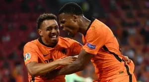 Дензел Дъмфрис от Нидерландия изравни рекорд на легендарния Ван Нистелрой