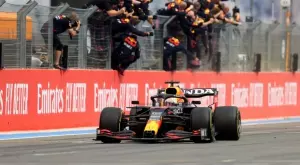 Верстапен не остави шансове на Хамилтън и триумфира на Гран При на Щирия