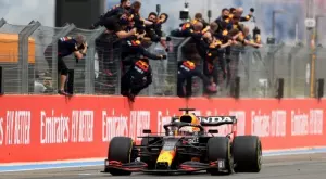 Шеф в Ред Бул отсече: Винаги сме били наравно с Ферари