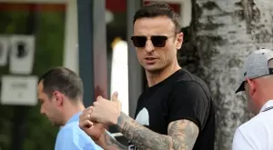 {{ otherArticle[0].article.title }}