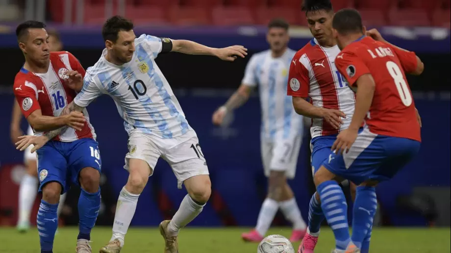 Копа Америка: Победа за Аржентина и Меси, Артуро Видал си вкара автогол срещу Уругвай