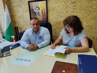 Пореден договор за патронажна грижа в Мъглиж подписа кметът Душо Гавазов