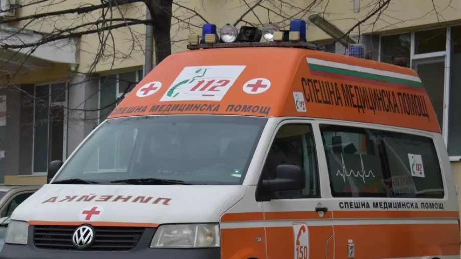 Бебе се роди в линейка на път за болницата в Крумовград