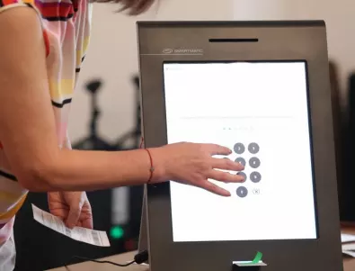 Машина за гласуване показа дефект в Панагюрище 