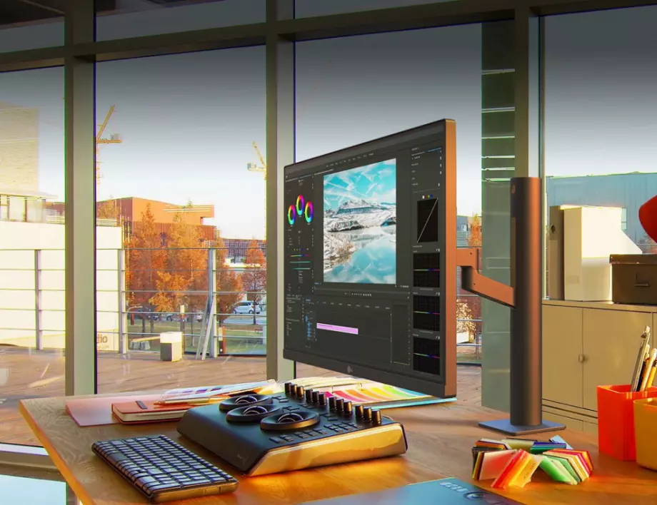 Нов монитор от серията LG UltraFine™ предлага перфектна позиция на екрана с егрономична стойка