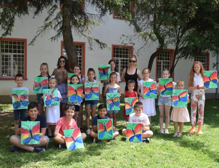 Инициатива "Рисуване и сок" - рисуване за деца в празничните дни на Шопски празник 2021