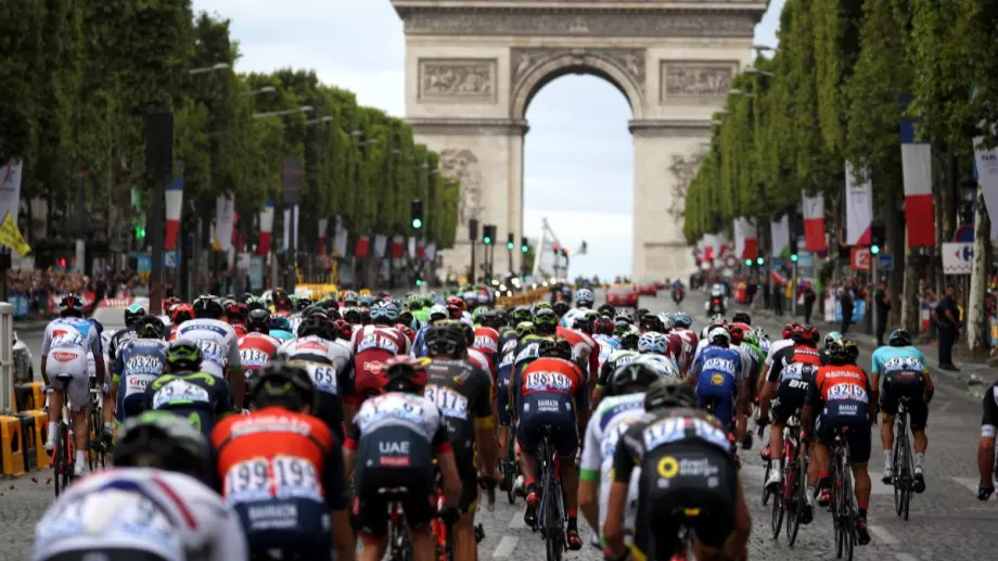 “Тур дьо Франс”: Хроневехен с победа в етап 3 след епичен спринт