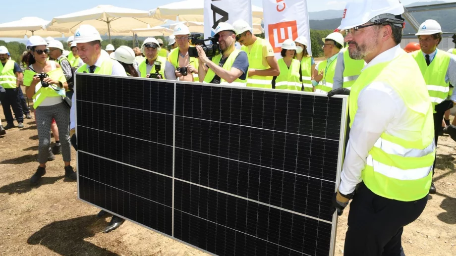 "Аурубис" и ЧЕЗ ЕСКО изграждат най-големия соларен парк за собствено потребление в страната