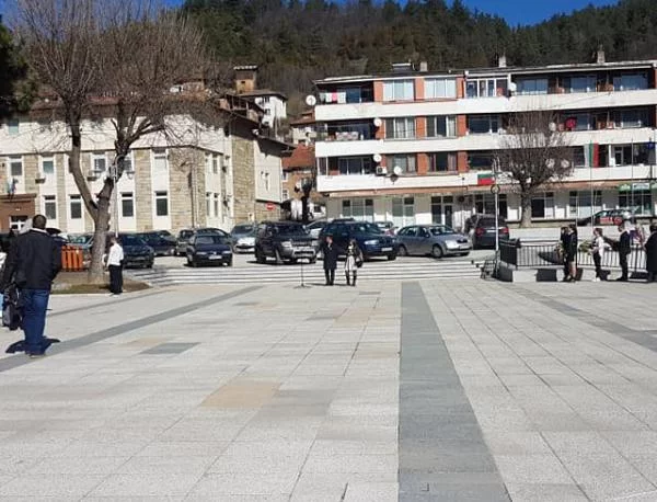 Пиян стрелял на улицата при деца в Девин