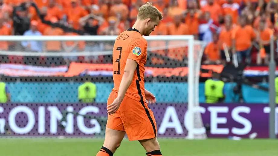 Нидерландия с 10 след глупост на Матайс де Лихт срещу Чехия (ВИДЕО)
