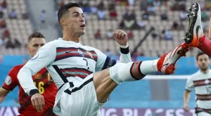 ВИДЕО: Заслужаваше ли Роналдо картон за този удар по лицето?