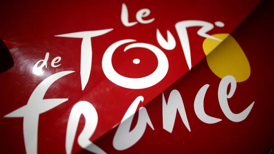 Тур дьо Франс: Поредица от ужасяващи падания и победа за Тим Мерлие в етап 3