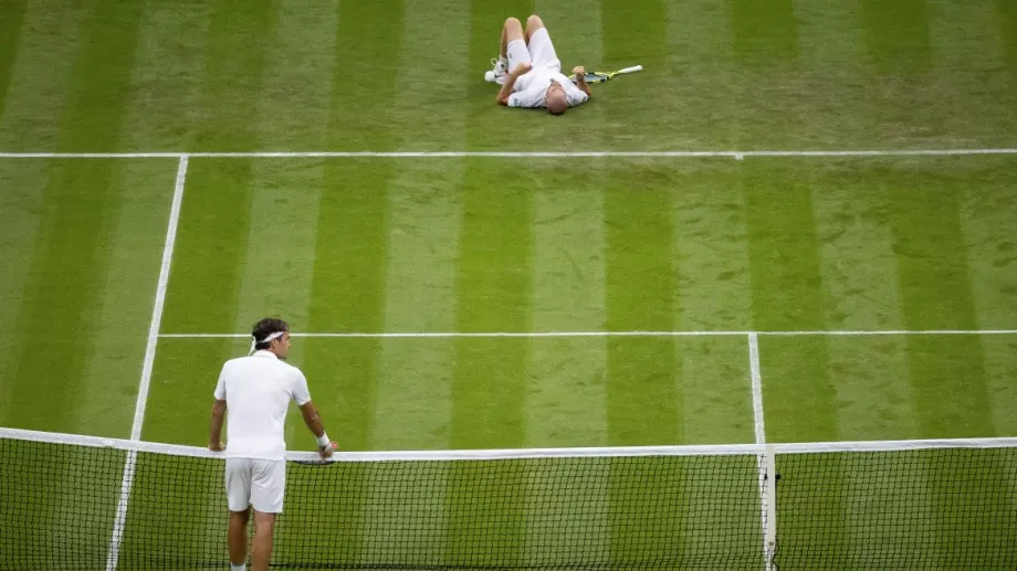Роджър Федерер "мина между капките" на старта на Уимбълдън