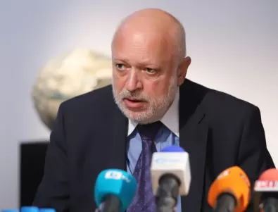 Велислав Минеков: Има телевизии, които се хранят от всички министерства, министри си купуват тишина 