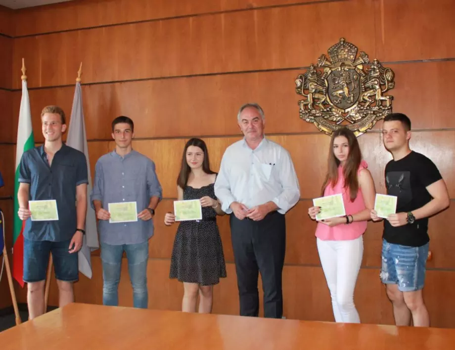 Изявени младежи получиха „Културен чек“ на Община Плевен
