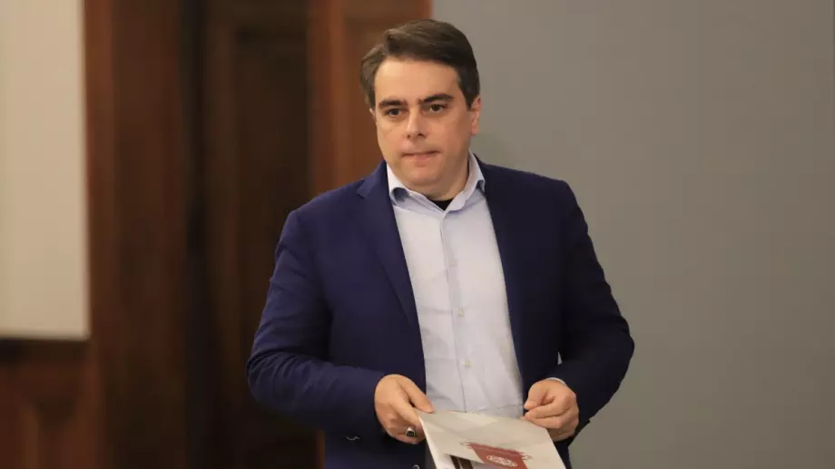Асен Василев: Някой се почувства неприятно, че не приемаме телефонни обаждания