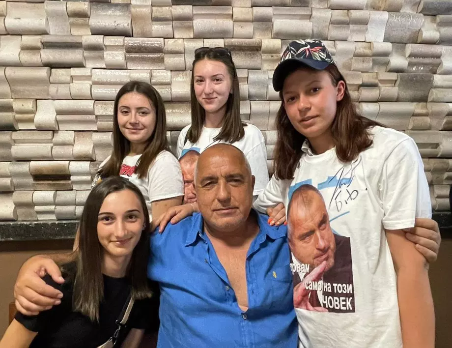 БСП сезира няколко институции за предизборни снимки на Бойко Борисов с деца