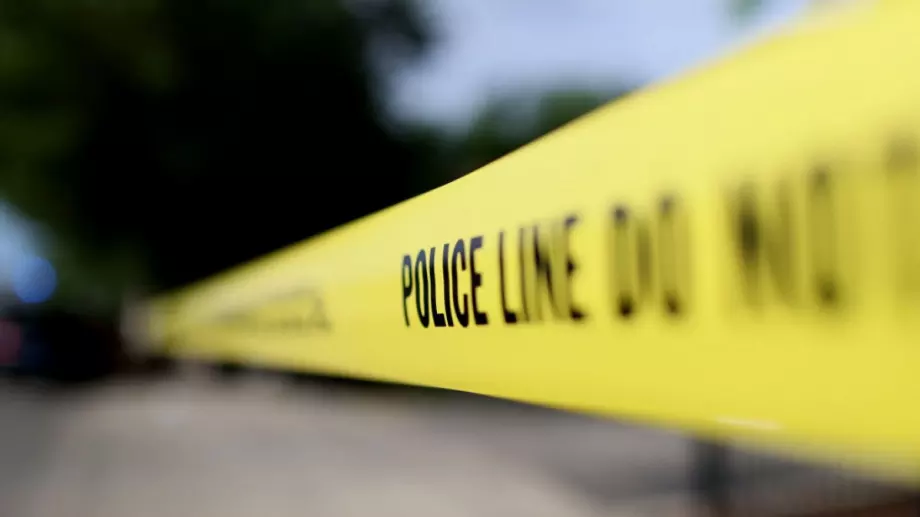 Един убит и четирима ранени след стрелба край нощен клуб в Тексас 