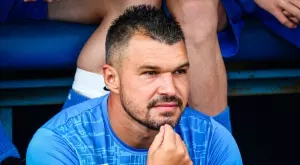 {{ otherArticle[0].article.title }}