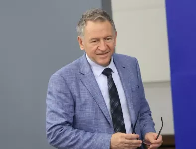 Стойчо Кацаров: Не трябва да се спират плановите операции при нова вълна  на коронавируса