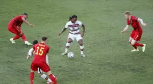 ПСЖ отмъква трансферната цел на Милан Ренато Санчес в последния момент?