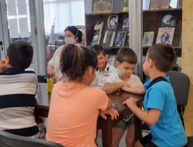 75 деца ще се забавляват безплатно в библиотеката на Асеновград цяло лято (СНИМКИ)