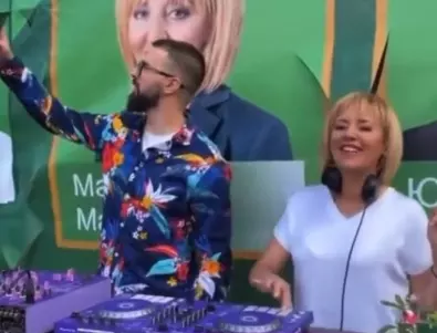 Вижте Мая Манолова като DJ (ВИДЕО)