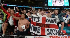 Английските фенове нападнаха българското посолство след финала - по погрешка