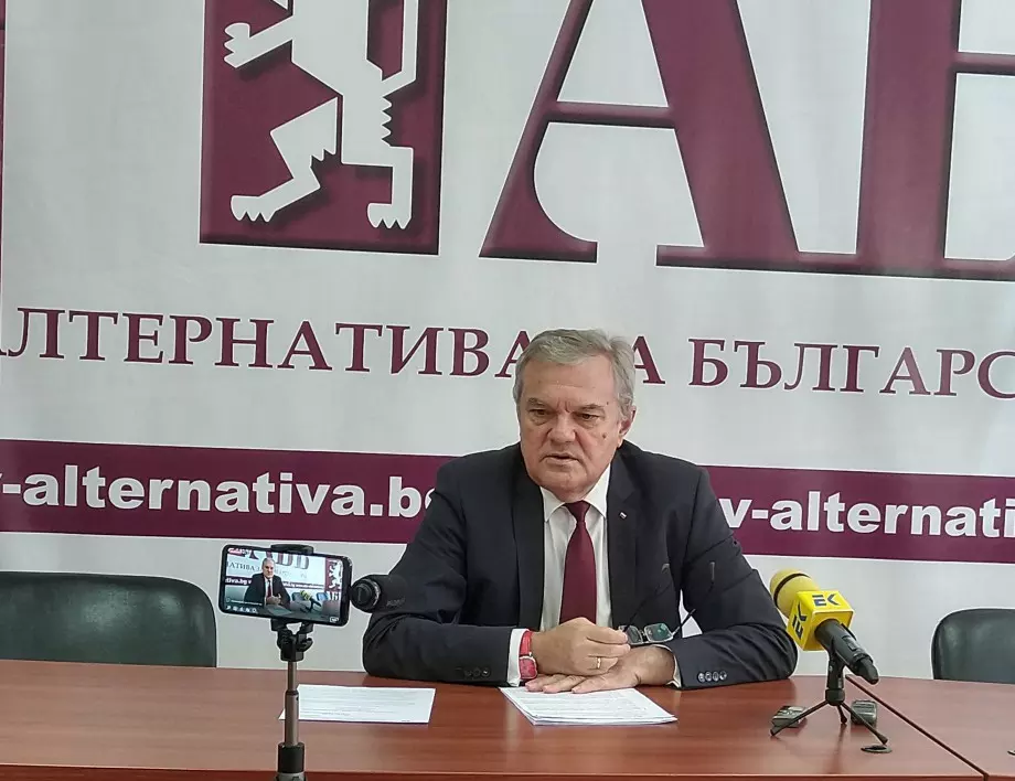 Румен Петков критикува Радев заради Кацаров, призова за дебат за управленски приоритети