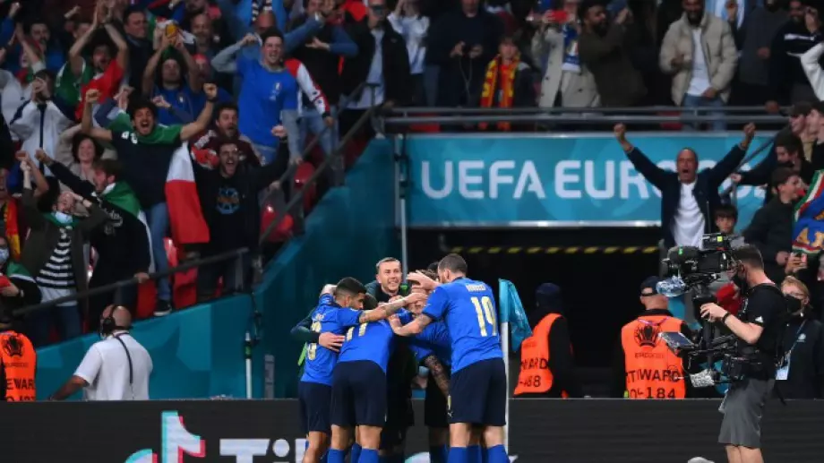 1000 тифози от Италия превземат по въздух стадион "Уембли" за финала на Евро 2020