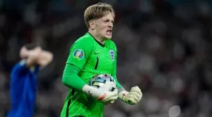 Уловиха Пикфорд да си говори сам преди спасената дузпа на Жоржиньо (ВИДЕО)